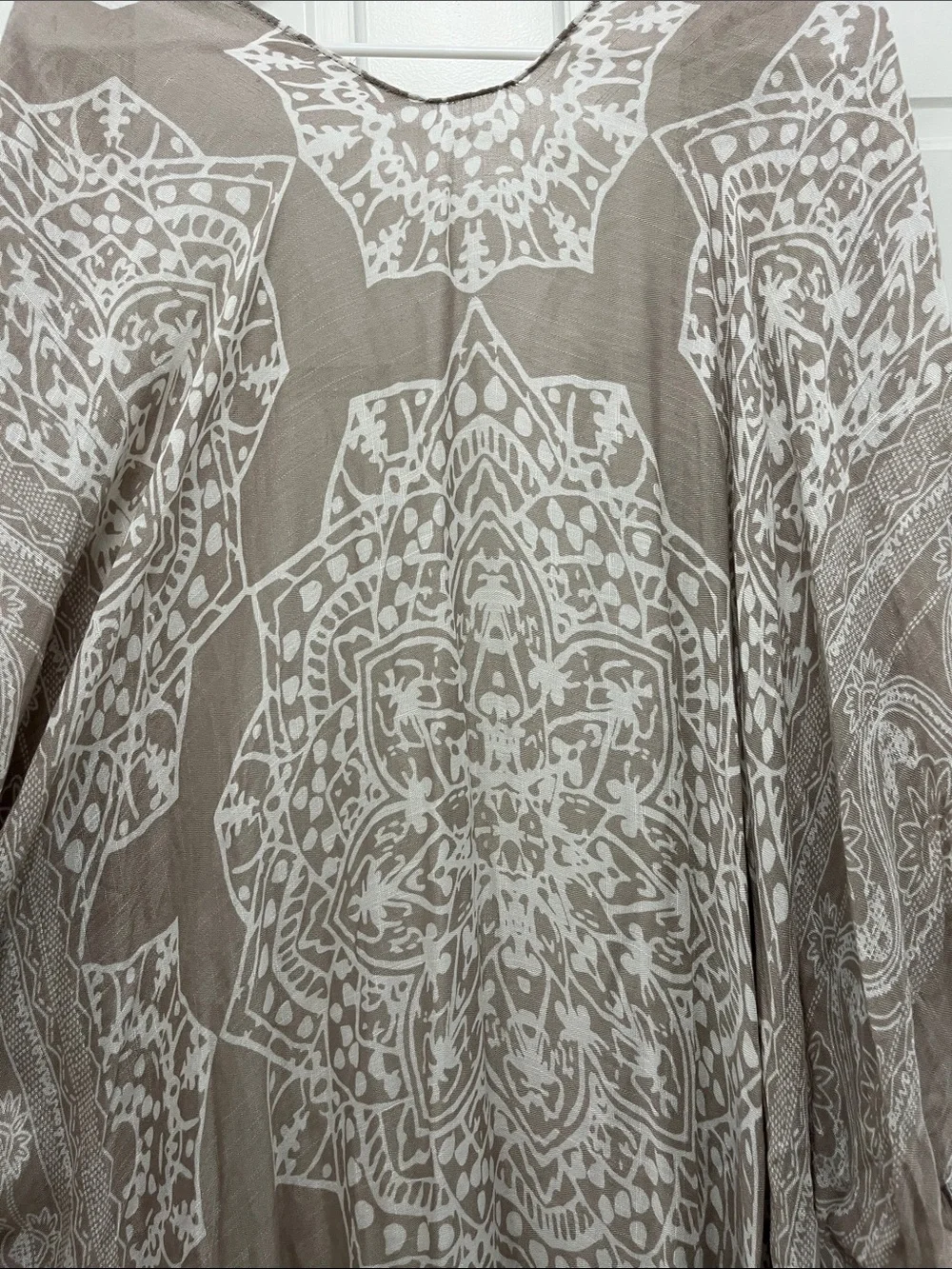 Beautiful Nomad Light Taupe and White Boho Kimono Cover Up NWT